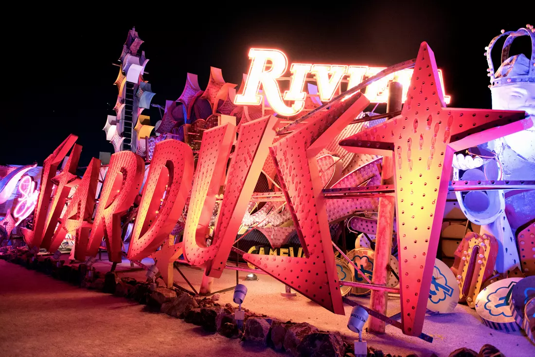 The Neon Museum — фото вечернего тура по музею