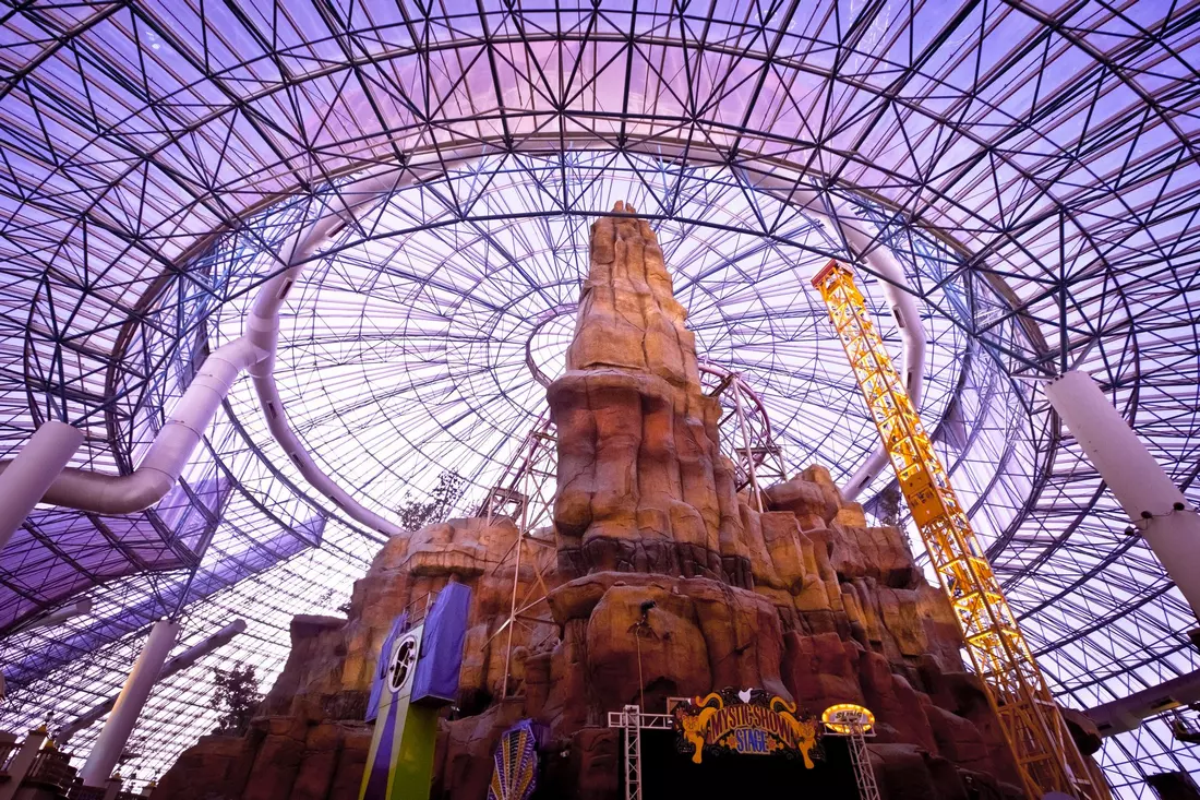 Фото на аттракцион и купол Adventuredome Theme Park в Лас-Вегасе