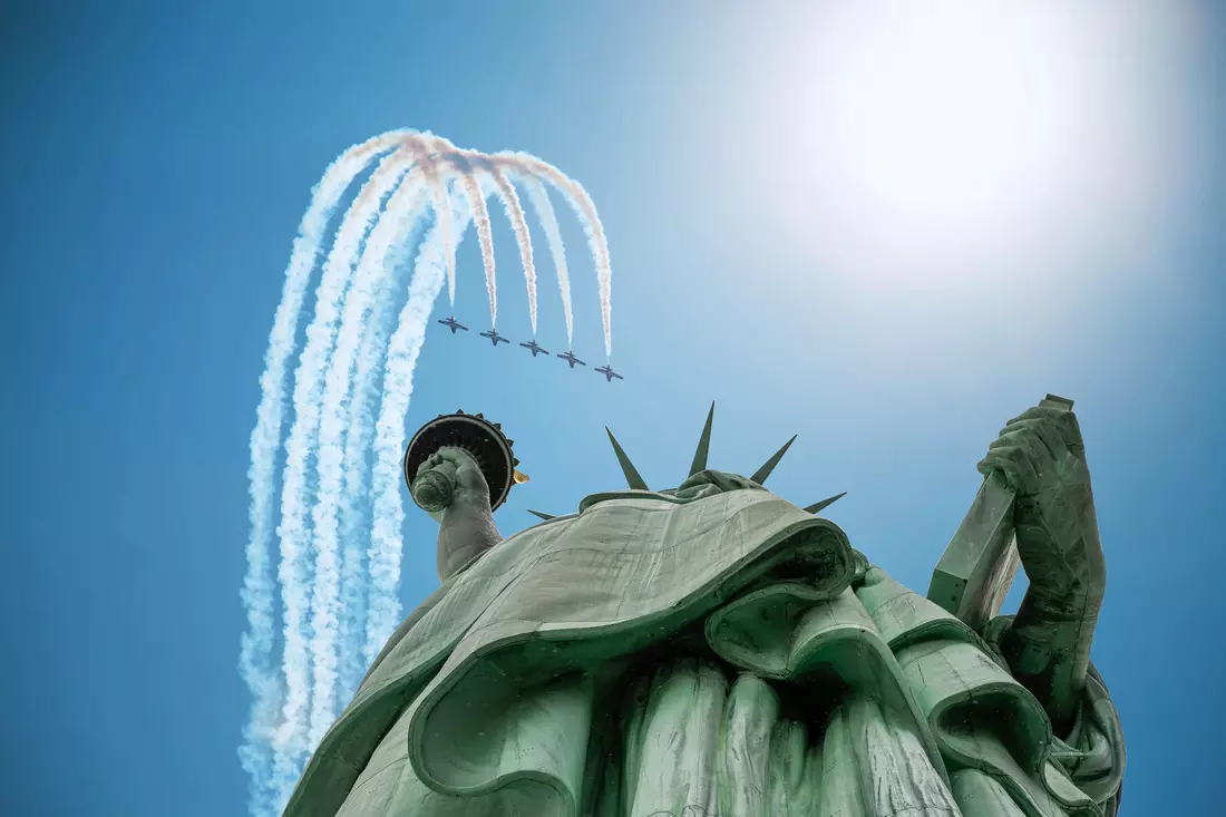 Photo of the Statue of Liberty with Manhattan in the background