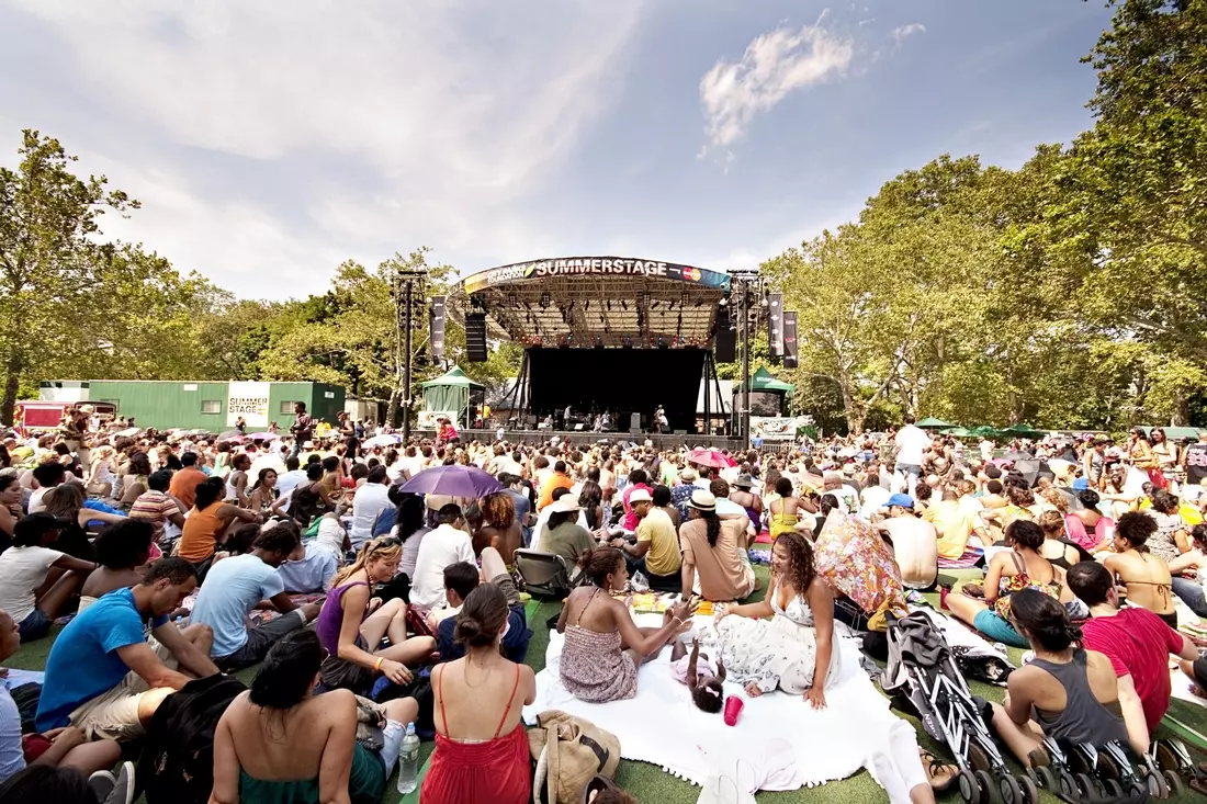 Главная сцена фестиваля Summerstage в Нью-Йорке