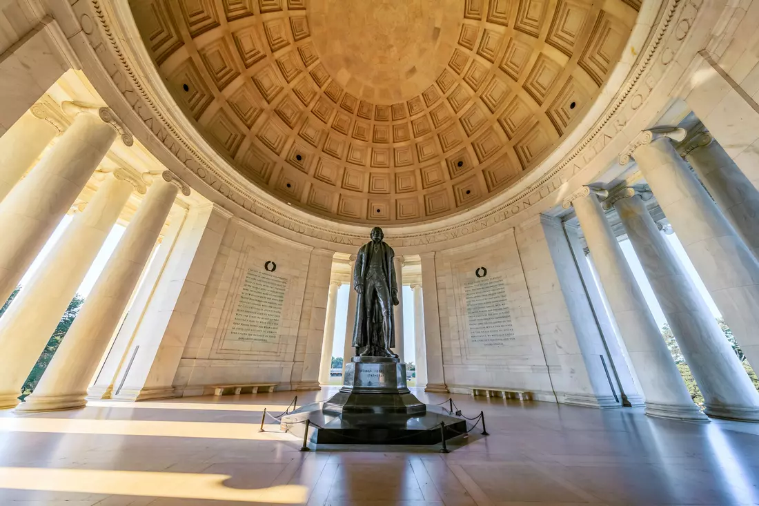 Jefferson Memorial in Washington — photo of monument Inside the complex