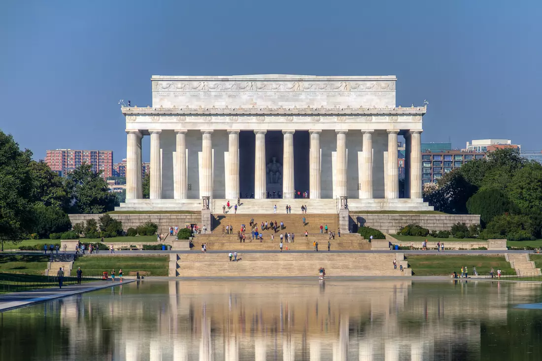 Lincoln Memorial in Washington — photo of monument outside