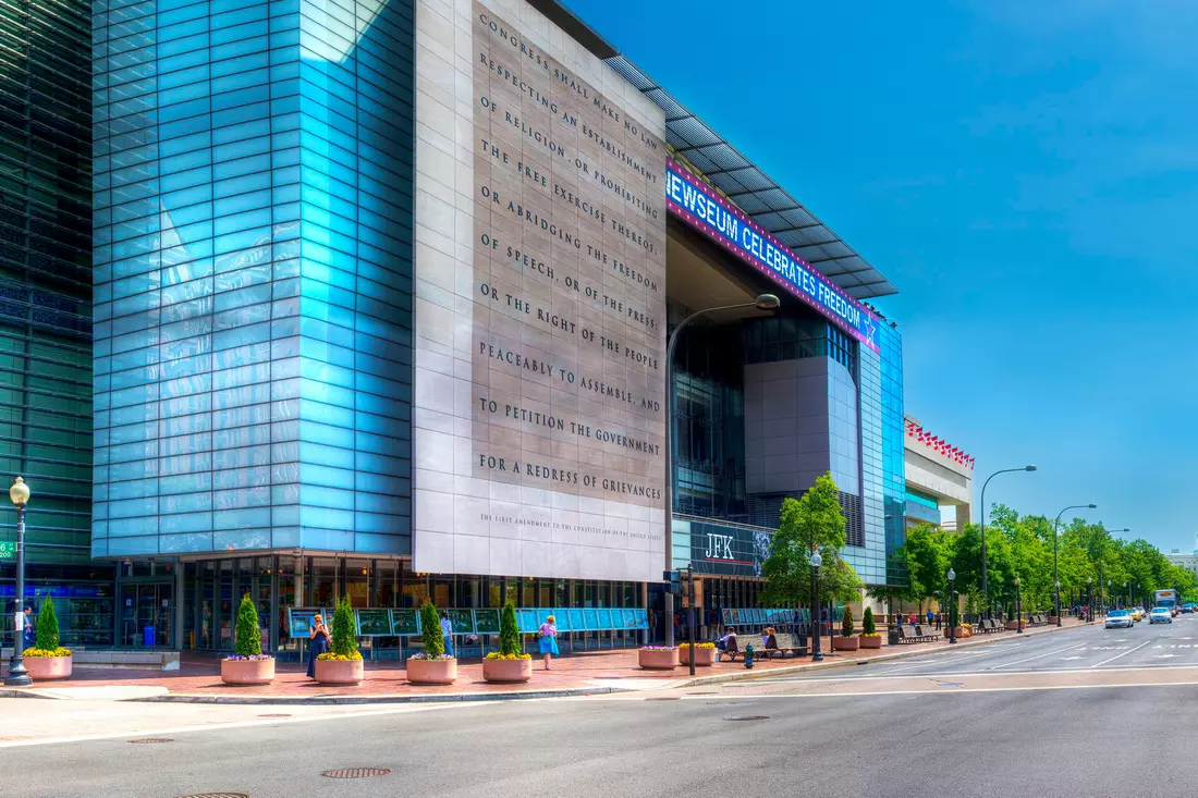 Photo of the facade of the Newseum in Washington 