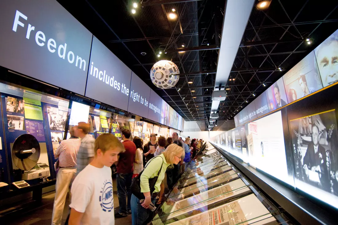 Newseum — музей журналистики и новостей в Вашингтоне, США