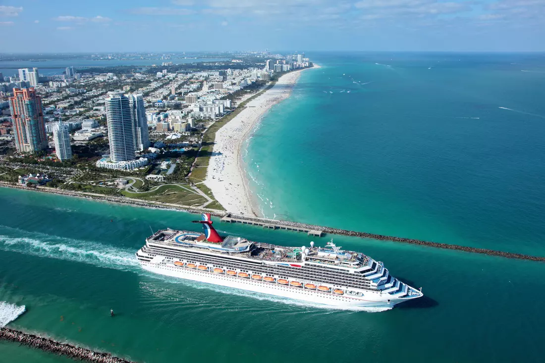 Photo of a cruise ship in Miami