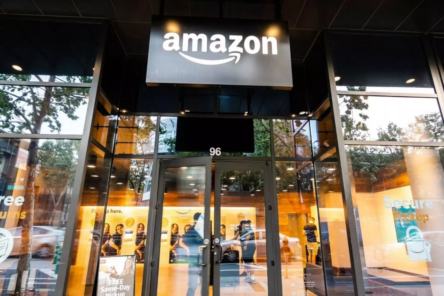 Amazon Go: просто возьми товар и иди Футуристичный магазин Amazon Go с системой автоматического расчета