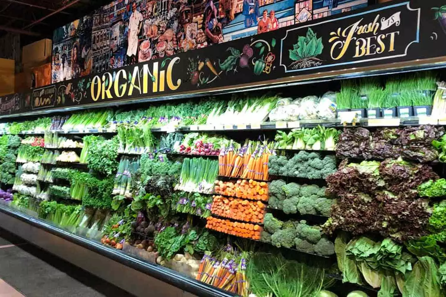 Endless Aisles: Inside the Product Paradise of American Supermarkets Long perspective of American supermarket shelves stocked with colorful packaged goods, featuring neatly organized rows of cereals, snacks, and beverages under bright store lighting