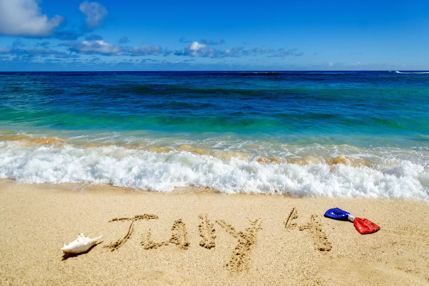 USA Independence Day Celebration — Photo of the inscription on the beach The 4th of July — American Butler