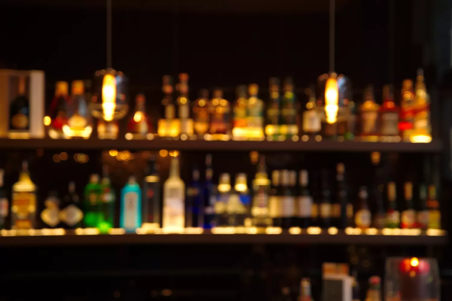 What alcohol and how much do Americans drink — photo of an American bar — American Butler