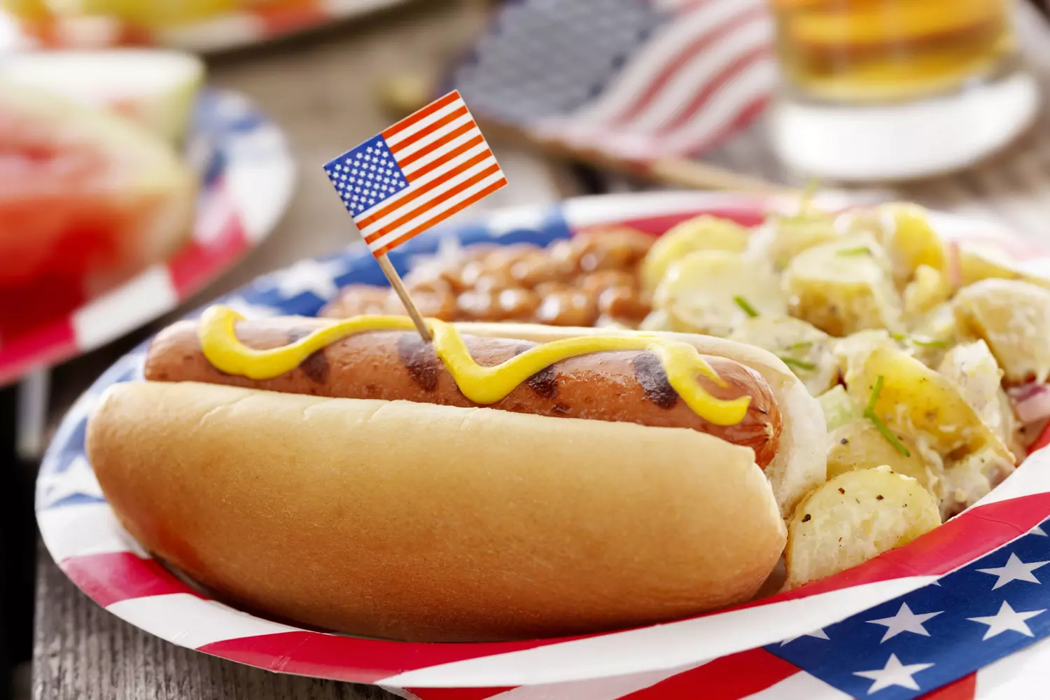 The story of the emergence of an American hot dog — photo sausages in a bun — American Butler