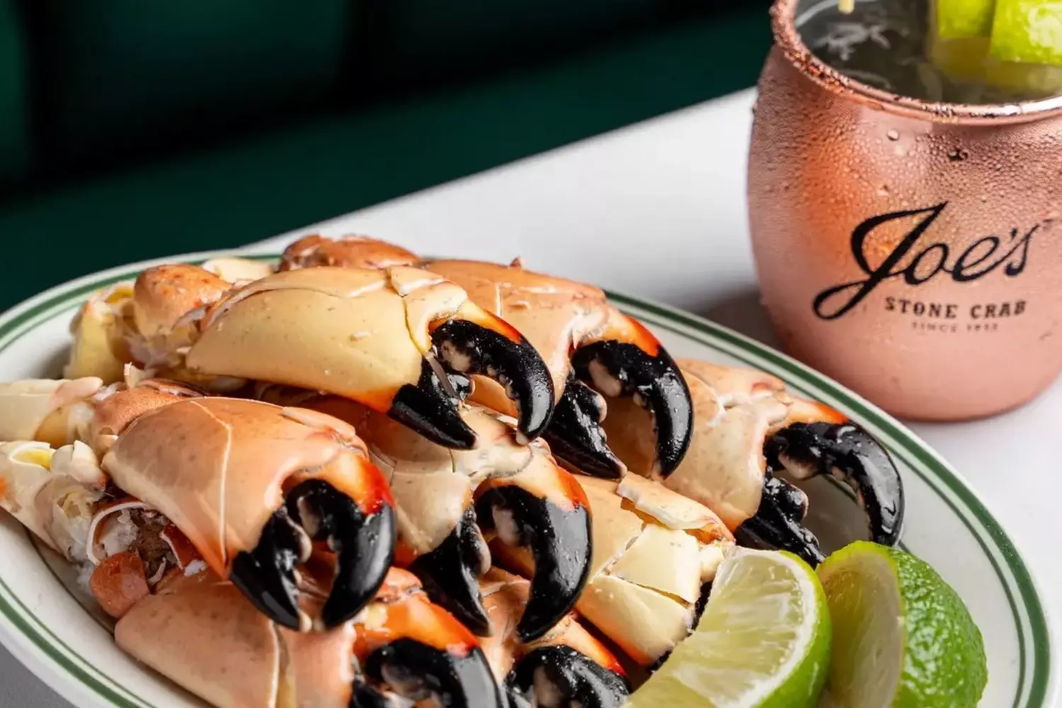 Икона стиля: Легендарные клешни камчатского краба в Joe's Stone Crab Сочные клешни камчатского краба с фирменным соусом "Joe's Mustard Sauce"