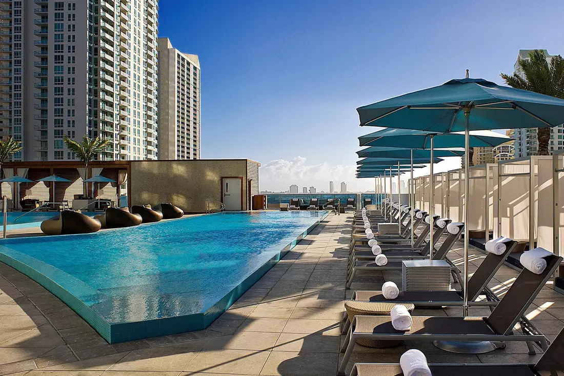 Фото бассейна в Kimpton EPIC Hotel Miami — American Butler