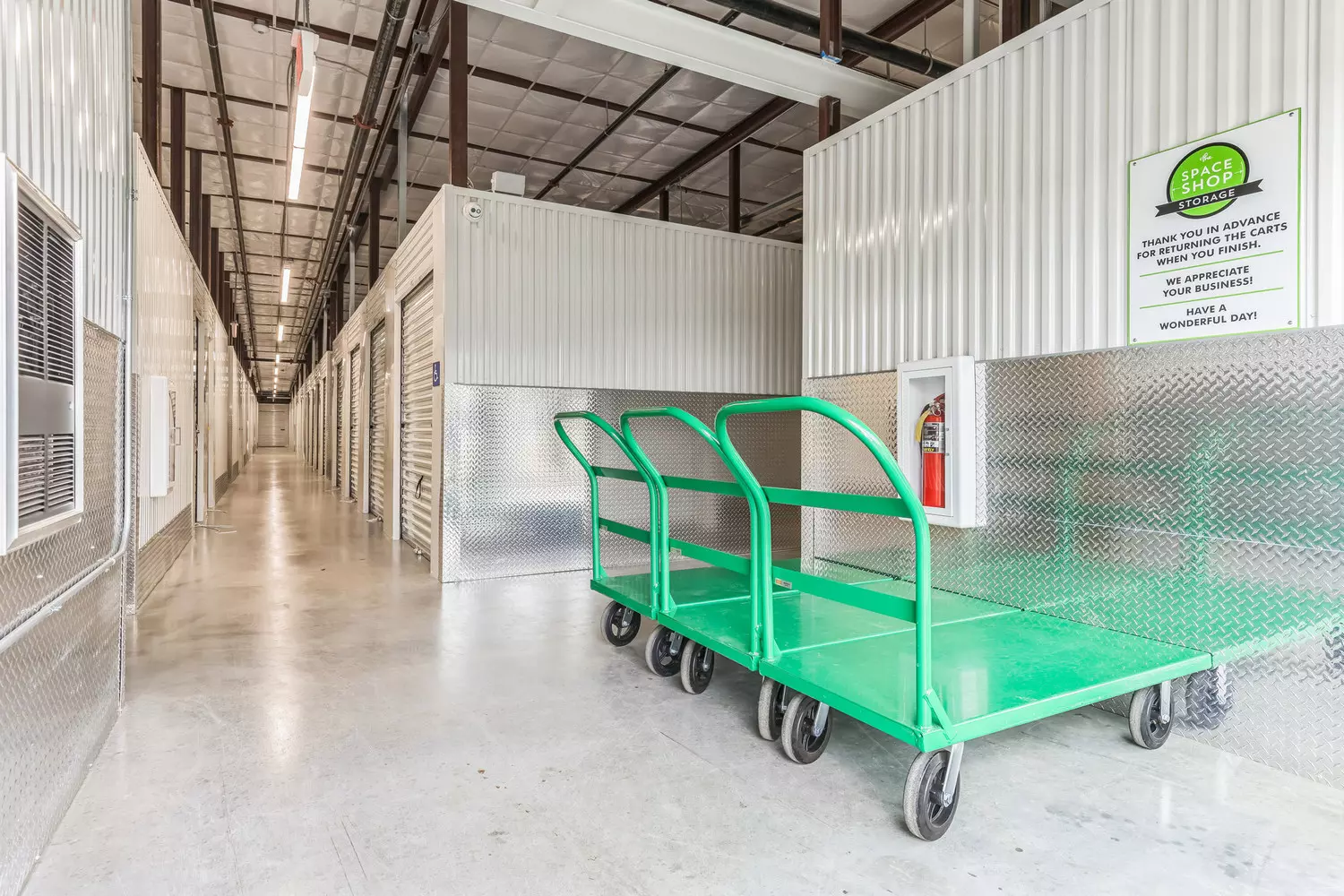 Storage organization: what modern storage units look like in America An interior hallway with individual rental storage lockers in America