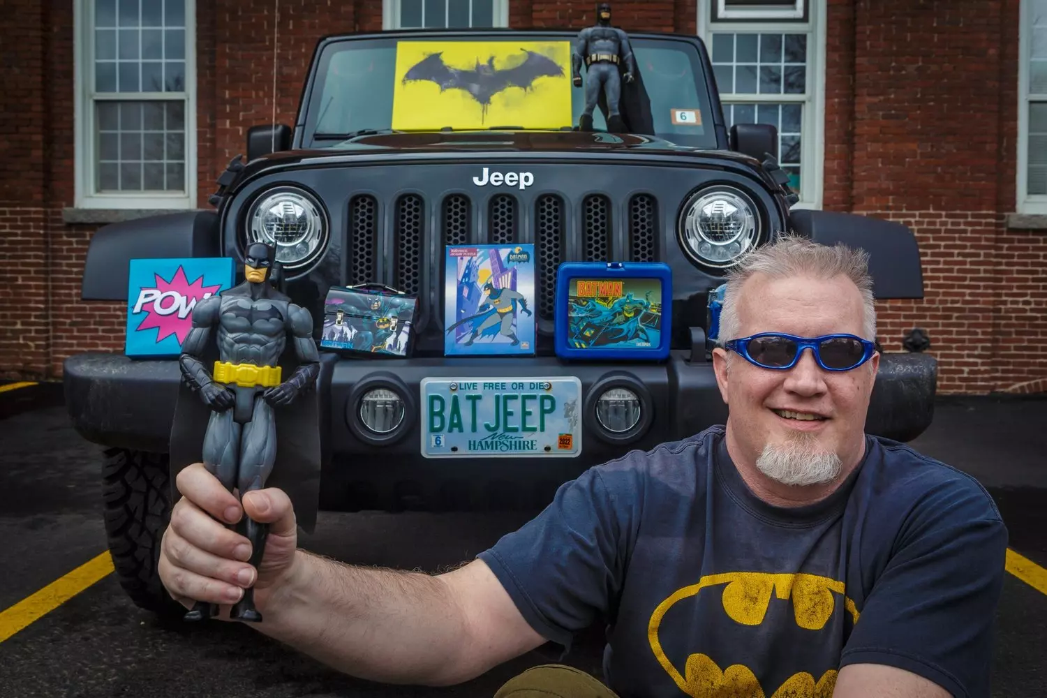 Уникальный персональный номерной знак (vanity plate) с индивидуальным текстом на автомобиле