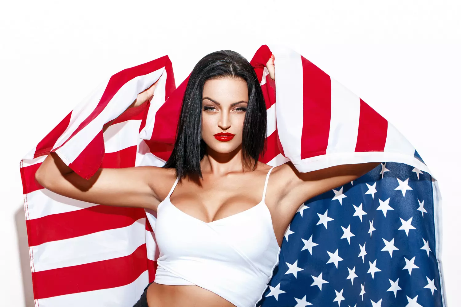 Types and categories of visas in the USA — photo of a beautiful model with the flag of the USA — American Butler