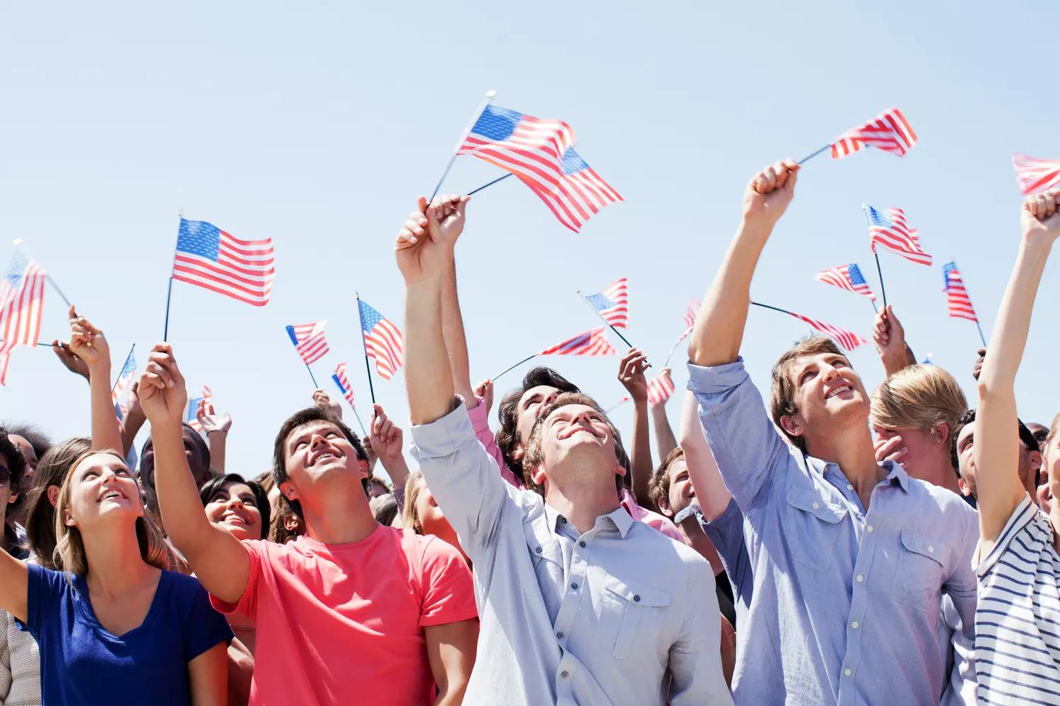 Mentality in the USA — Photos of Happy Americans with Flags — American Butler