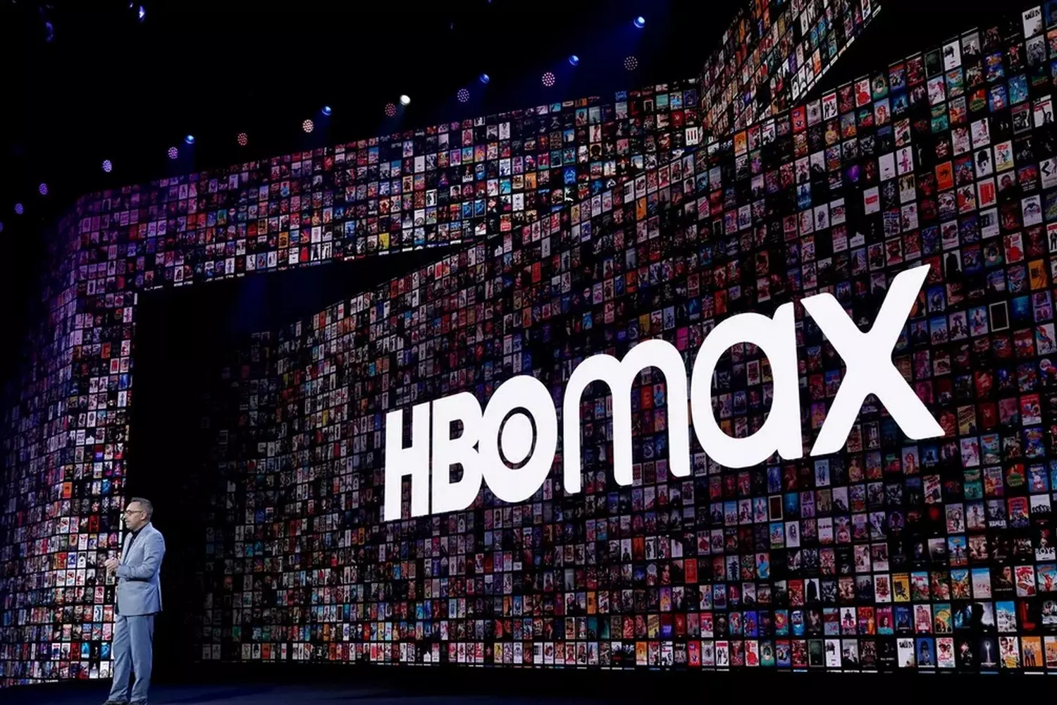 Презентация запуска HBO Max — новые проекты и планы по стримингу Презентация HBO Max с выступающими на сцене
