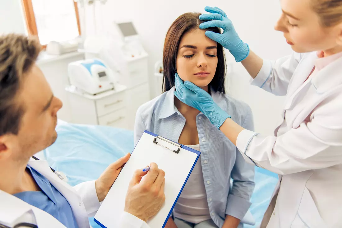 Plastic surgery in the USA — the surgeon checks the patient's face — photo by American Butler