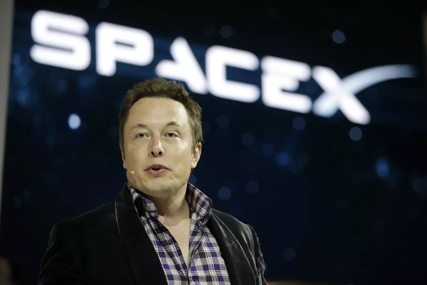 Photo of Elon Musk at the presentation of the Space X project