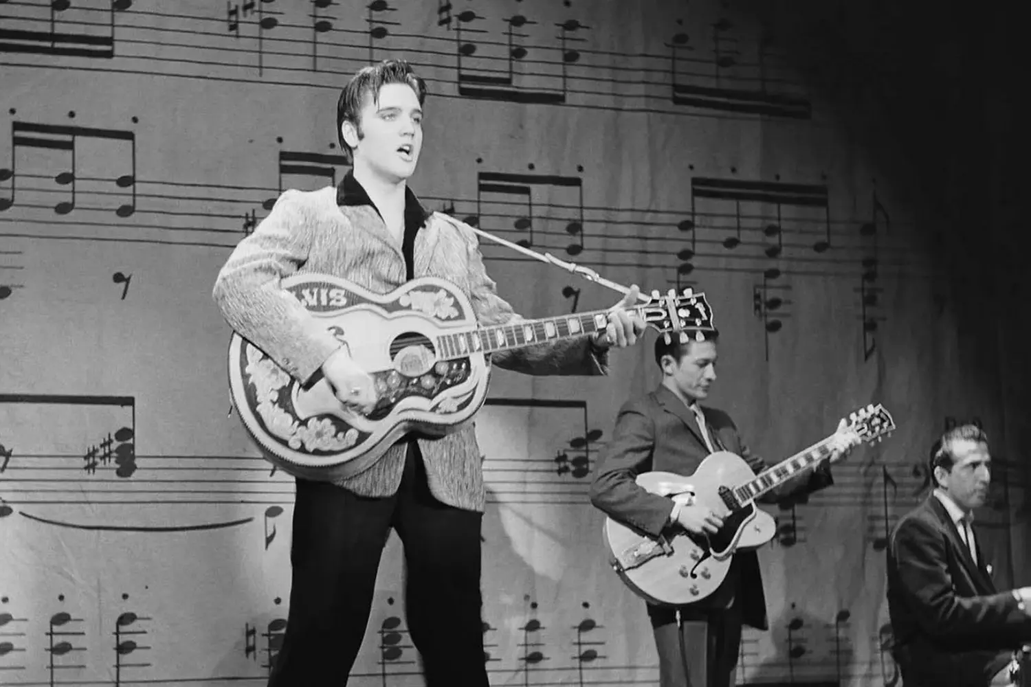 Легендарное выступление Элвиса Пресли на The Ed Sullivan Show в 1956 году — момент, который потряс Америку Элвис Пресли на шоу Эда Салливана