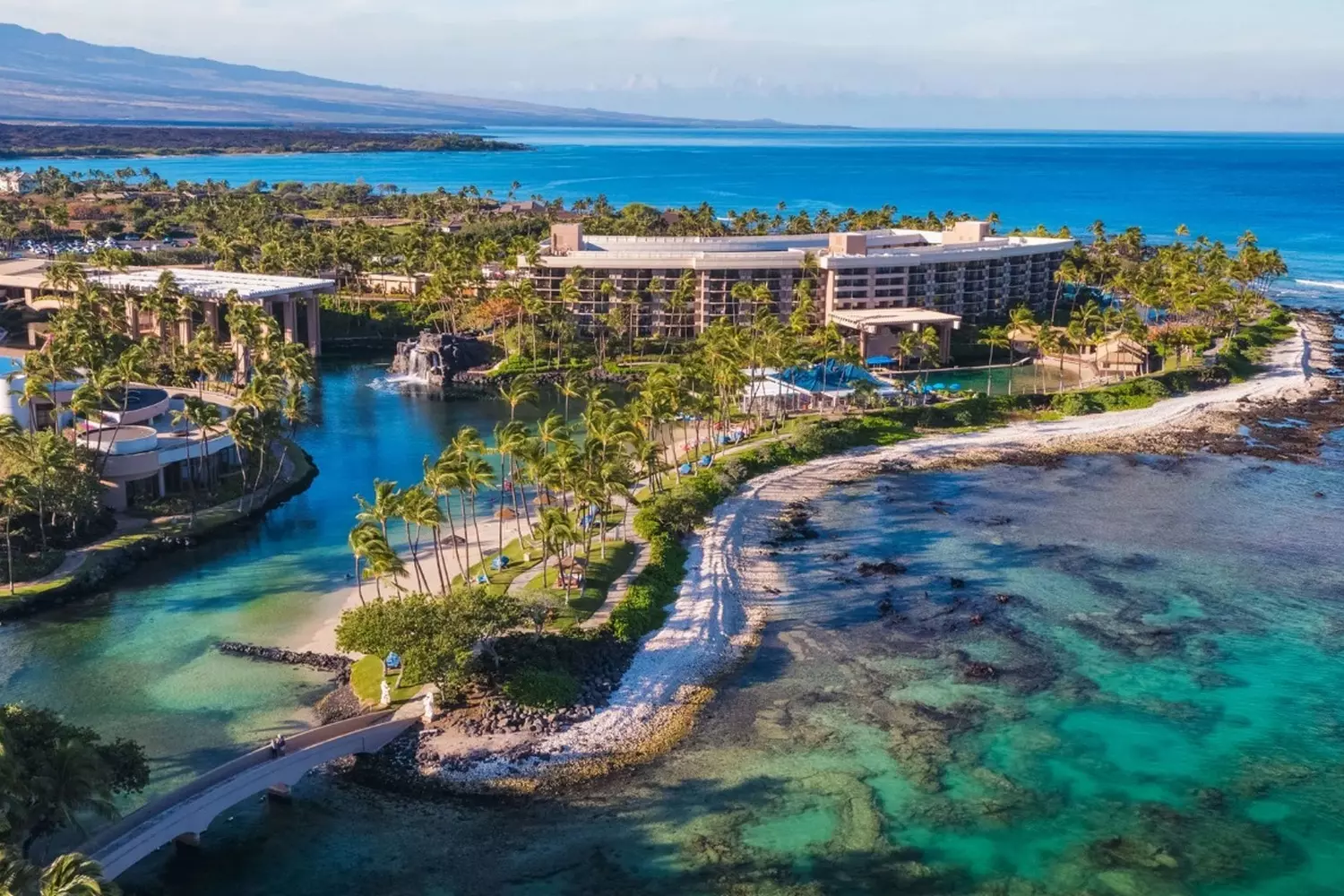 Hilton Hawaii: A Paradise Retreat on the Pacific Coast Hilton hotel in Hawaii — luxury resort with ocean views and tropical atmosphere