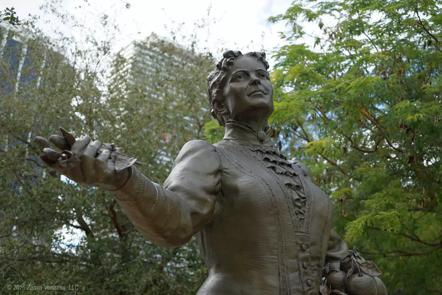 Photo of the monument to the founder of Miami Julia Tuttle in Dantown Miami — American Butler