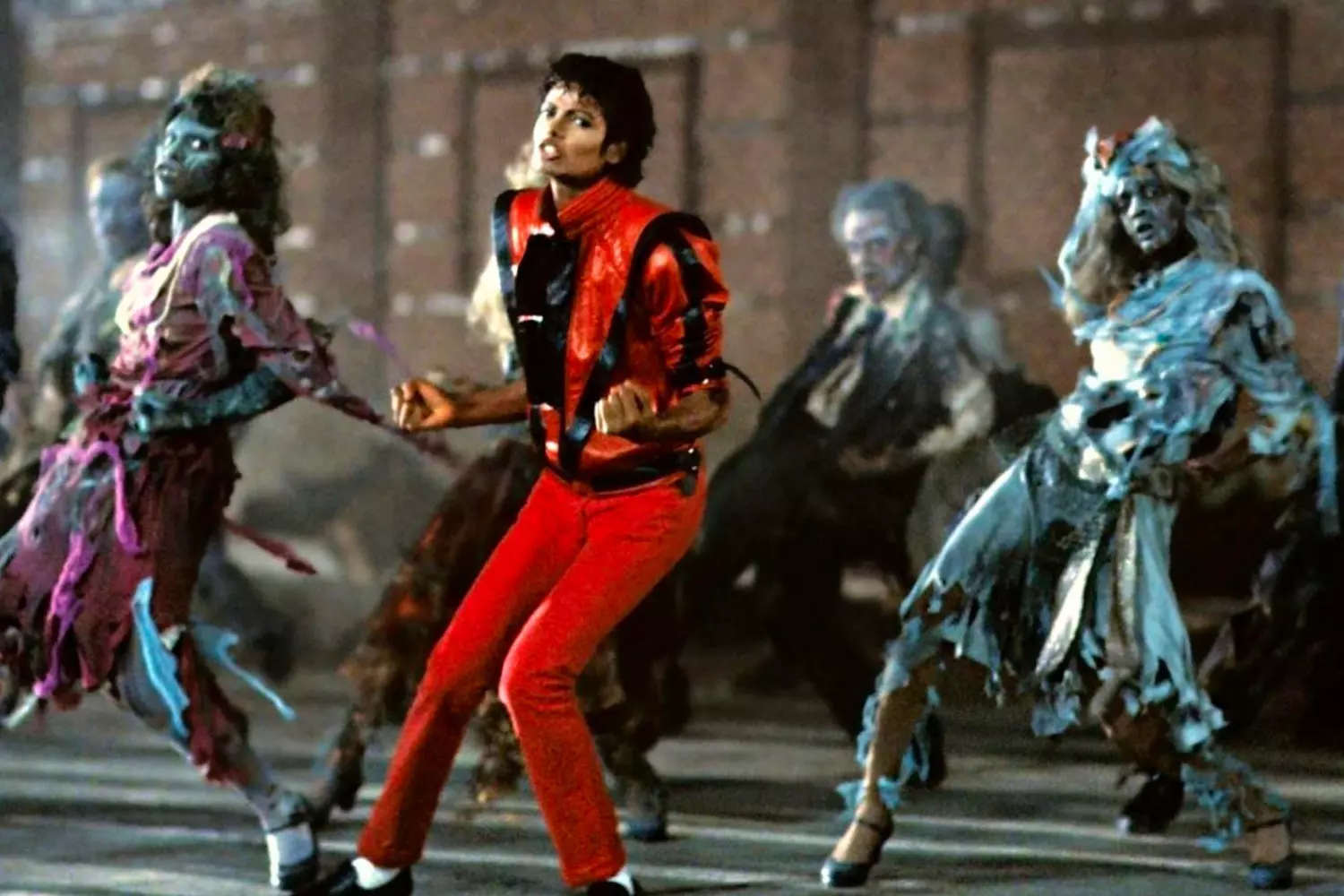 Michael Jackson in the legendary Thriller video (1983) Iconic scene from Michael Jackson’s Thriller music video