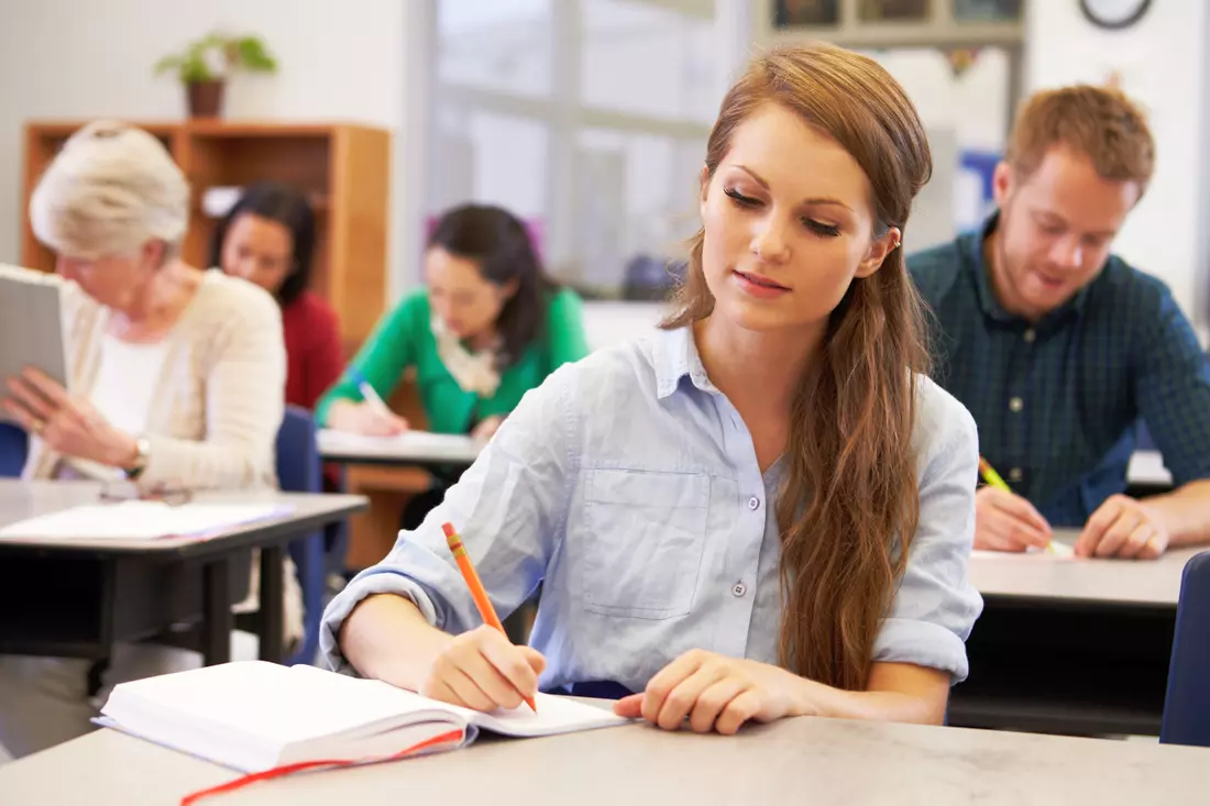 Studying at colleges and universities in Florida — photo of a student in class — American Butler