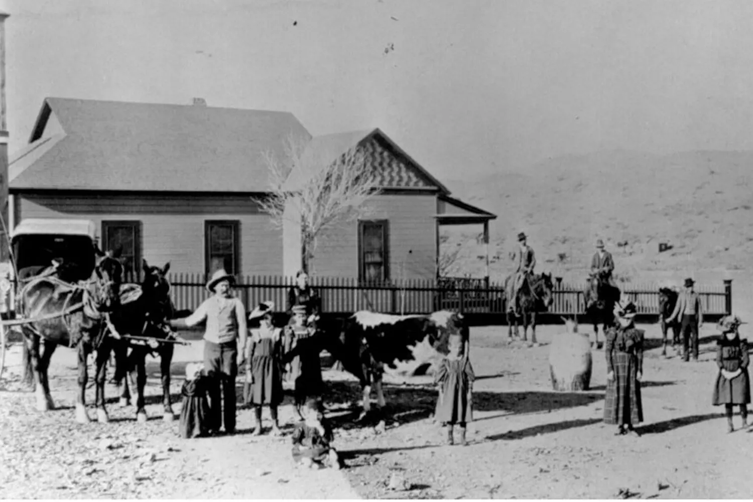 Arizona in the Past: A Rare Historical Photo of the Grand Canyon State Black-and-white historical photo of Arizona featuring early settlers, desert landscapes, or iconic sites like the Grand Canyon