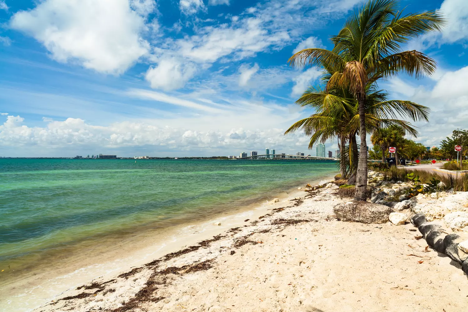 Popular beaches in Miami — photo of the beach on the island of Virginia Key — American Butler