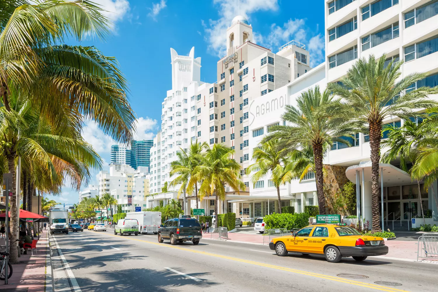 How to use an American taxi in the USA — photo of a cab car in Miami Beach — American Butler