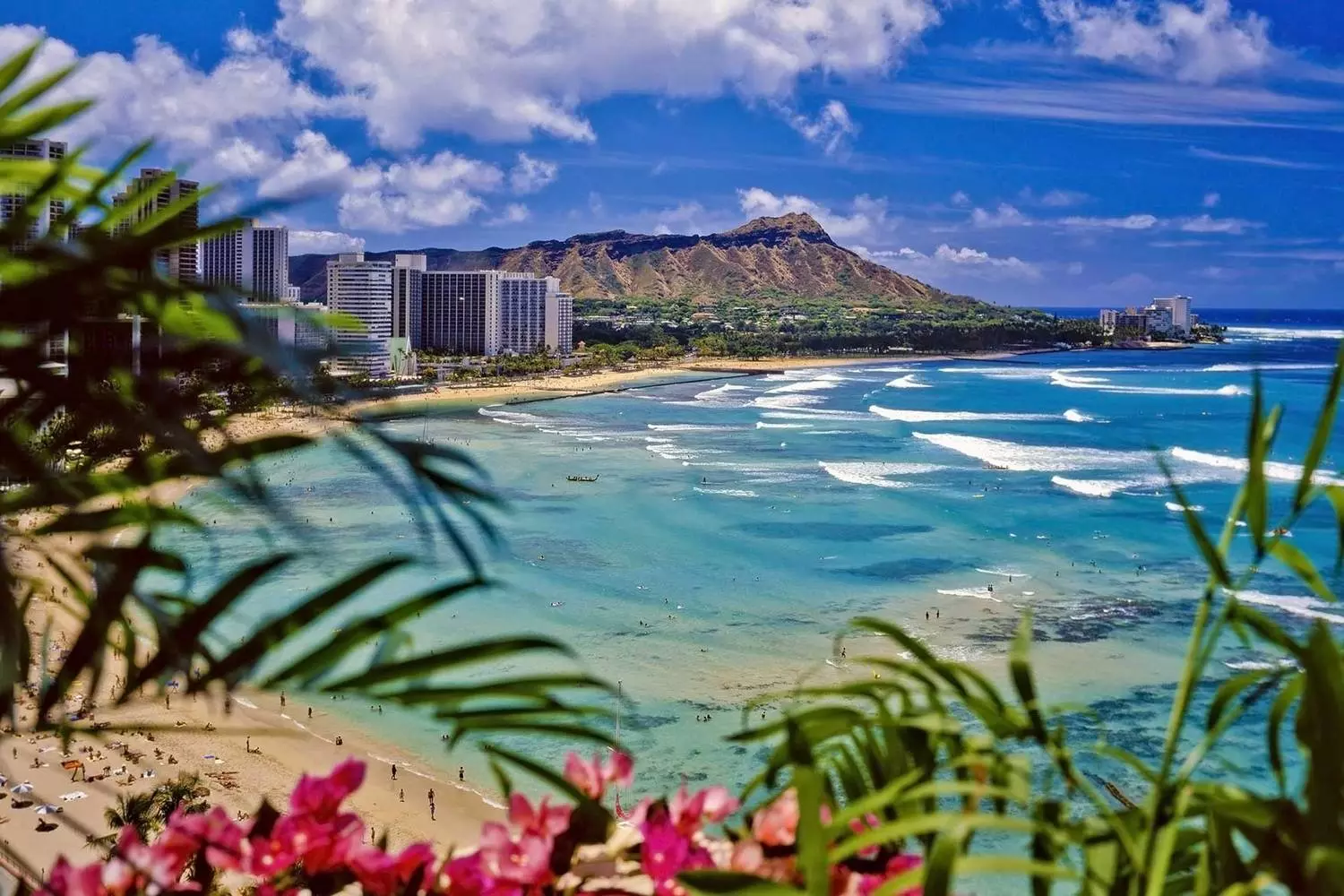 Iconic Waikiki Beach in Honolulu, Oahu | Golden Sand & Diamond Head View A panoramic view of the world-famous Waikiki Beach in Honolulu, Oahu, Hawaii, with its golden sand, turquoise water, surfers, and the iconic Diamond Head volcano in the background