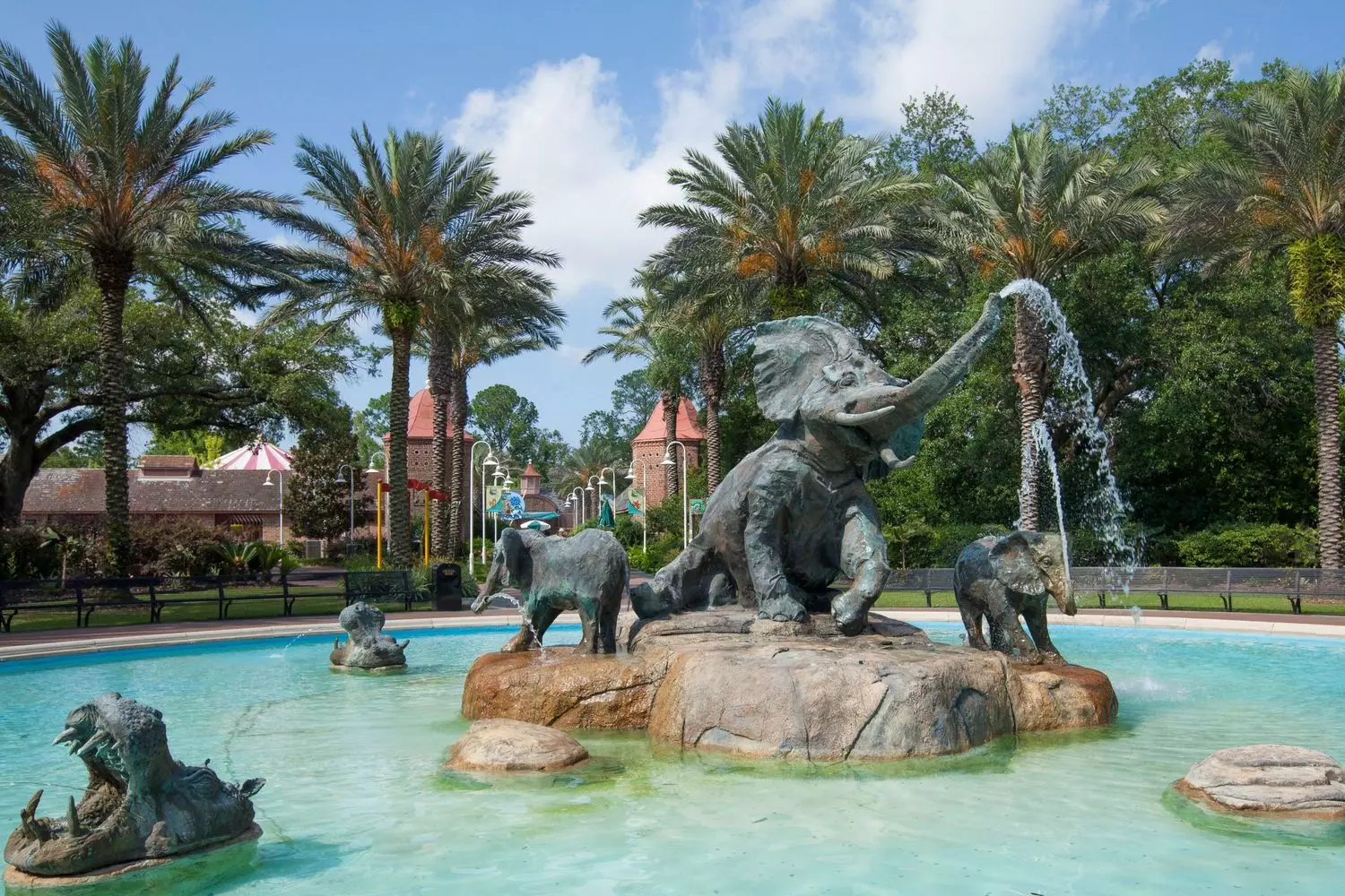 Famous elephant fountain at the entrance to Audubon Zoo in New Orleans — bronze sculptures of elephants and lions at a watering hole