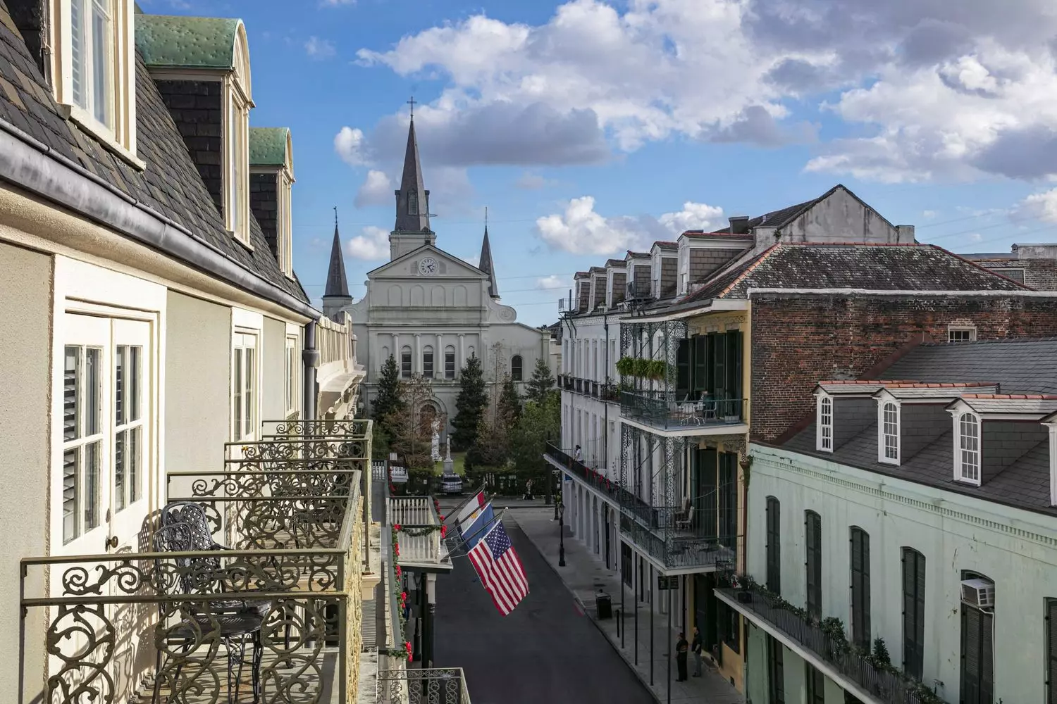 Исторический отель Bourbon Orleans на улице Орлеан, 717, во Французском квартале Нового Орлеана