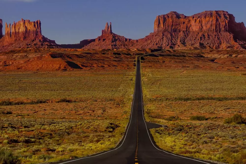 Где время течет песком: Затерянный мир Долины Монументов - American Butler