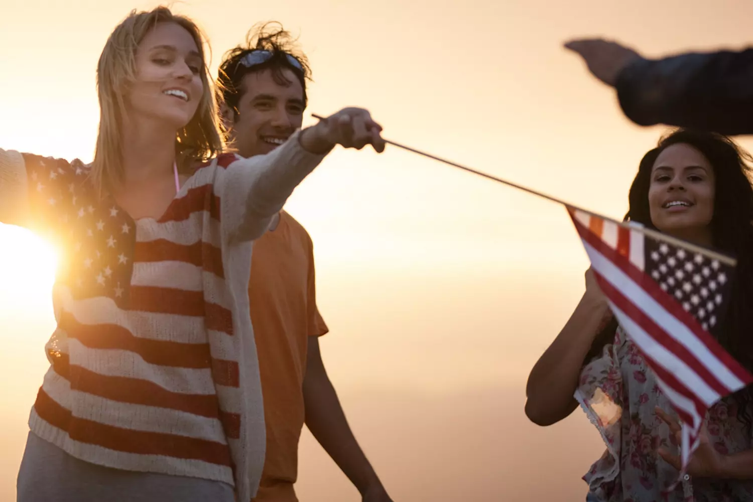 Interesting articles and facts about the USA — photos of people with American flags