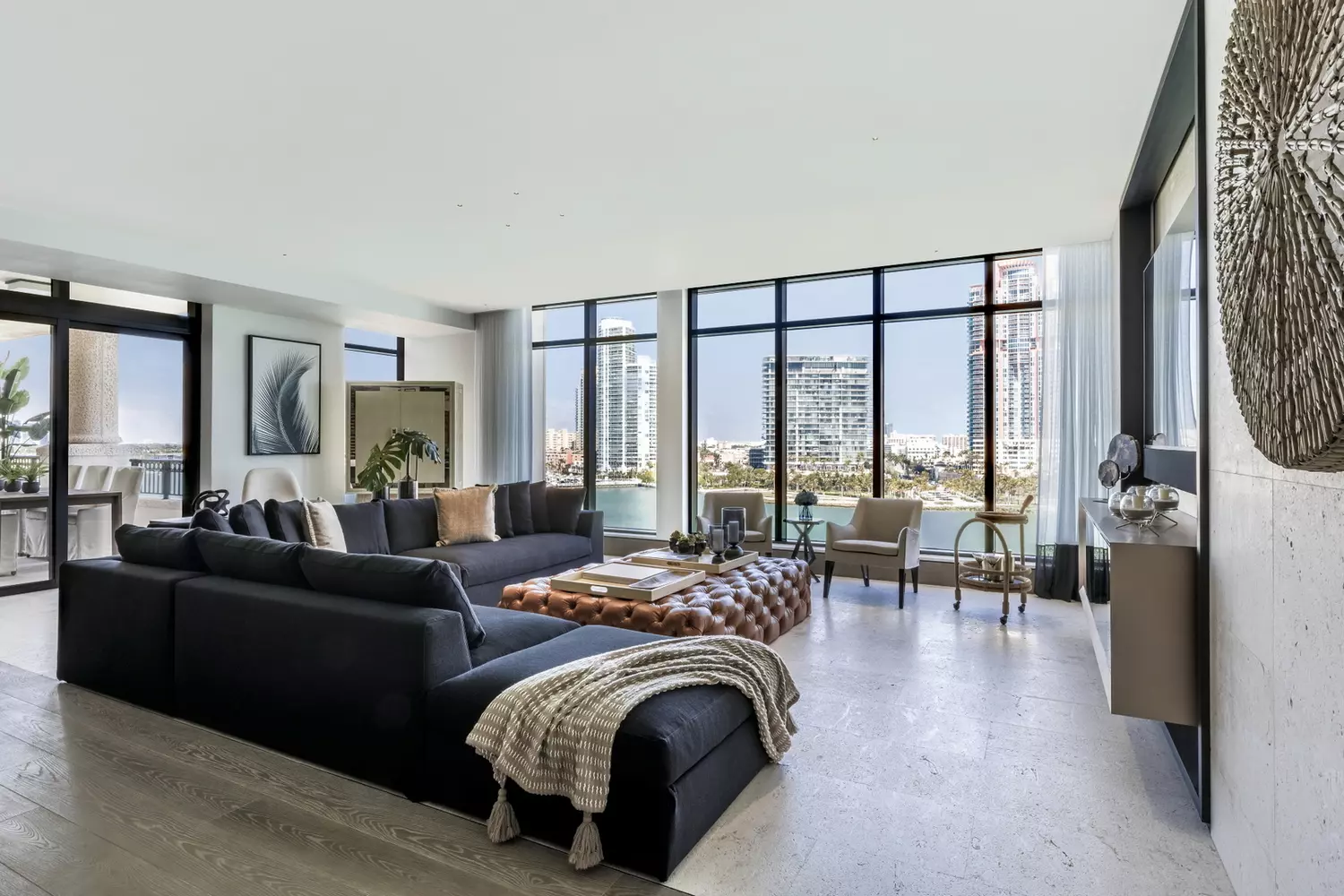 slider - American Butler