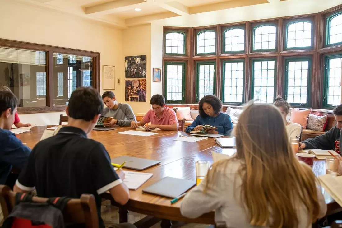 slider - American Butler