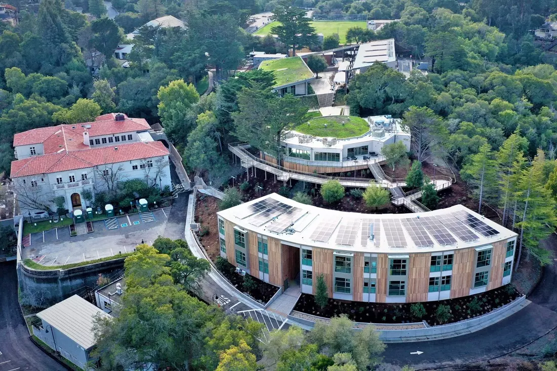 Кампус The Nueva School в Хиллсборо, Калифорния Кампус The Nueva School в Хиллсборо