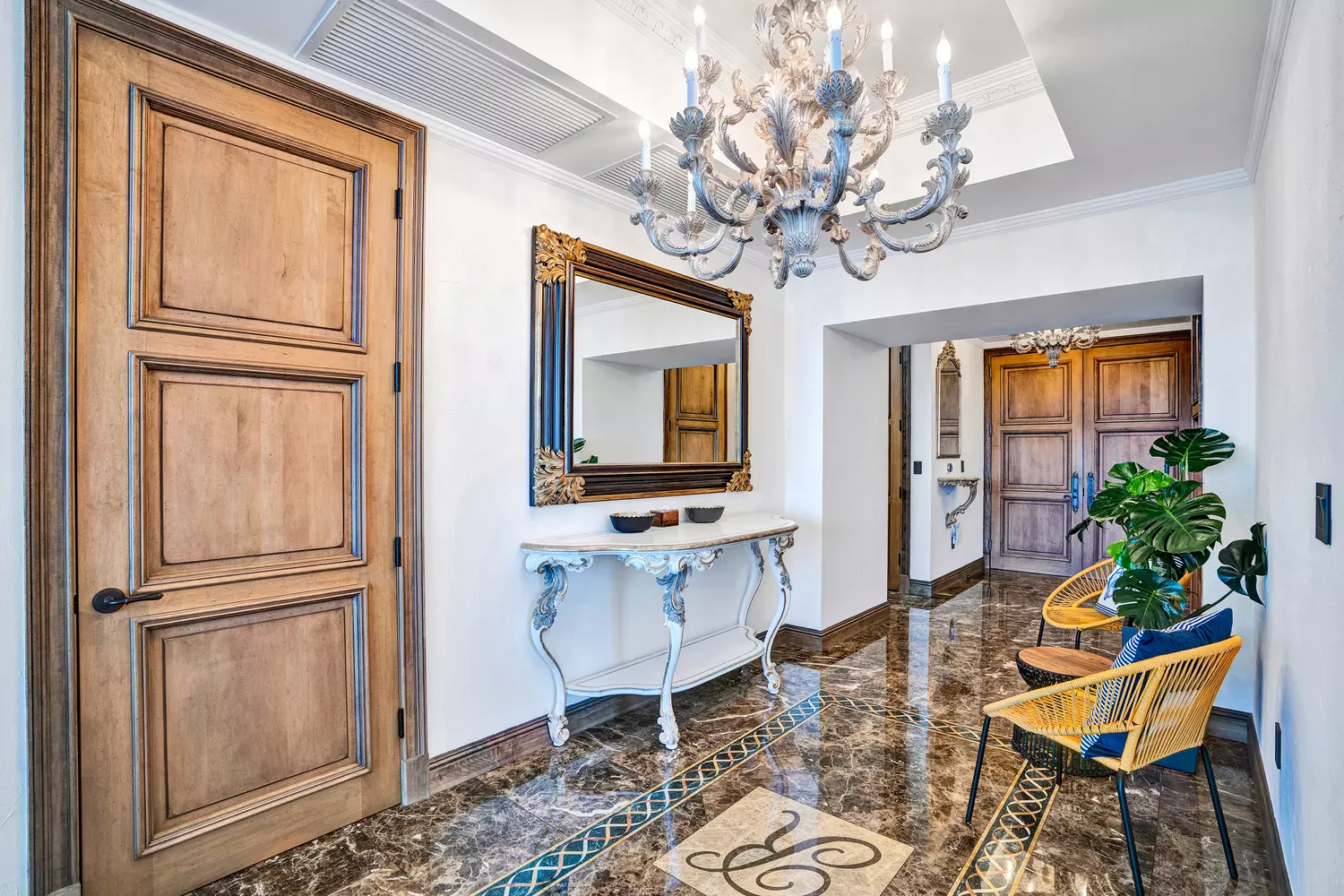 slider - American Butler