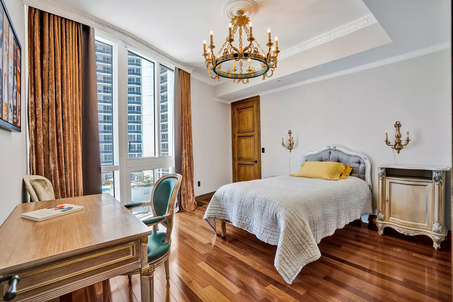 slider - American Butler