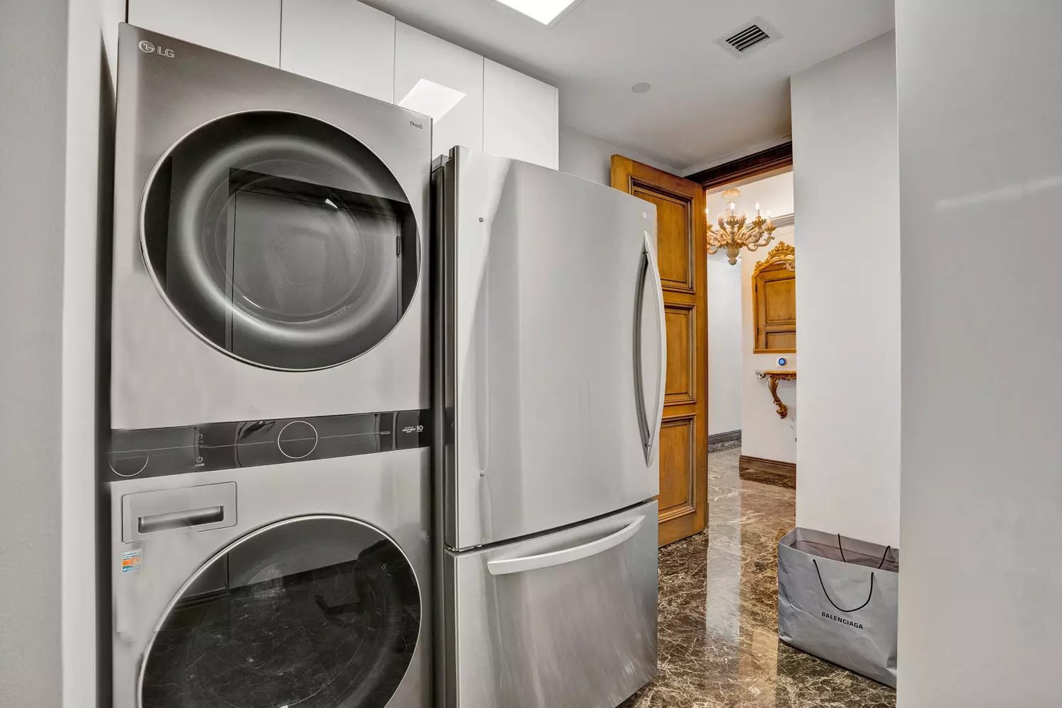 slider - American Butler