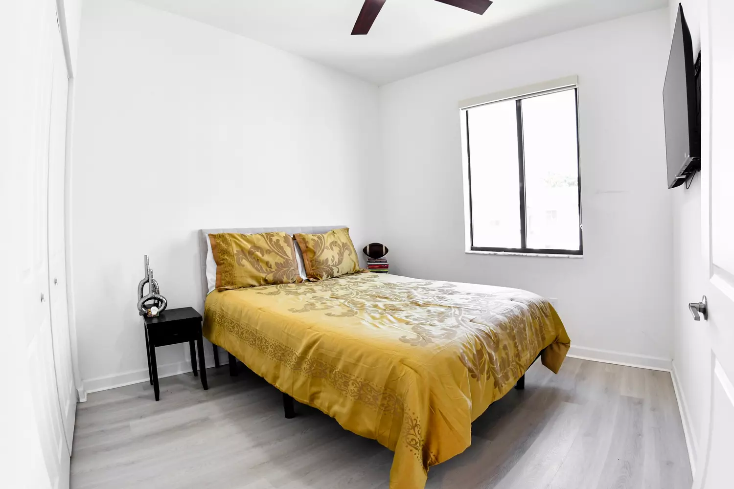 slider - American Butler