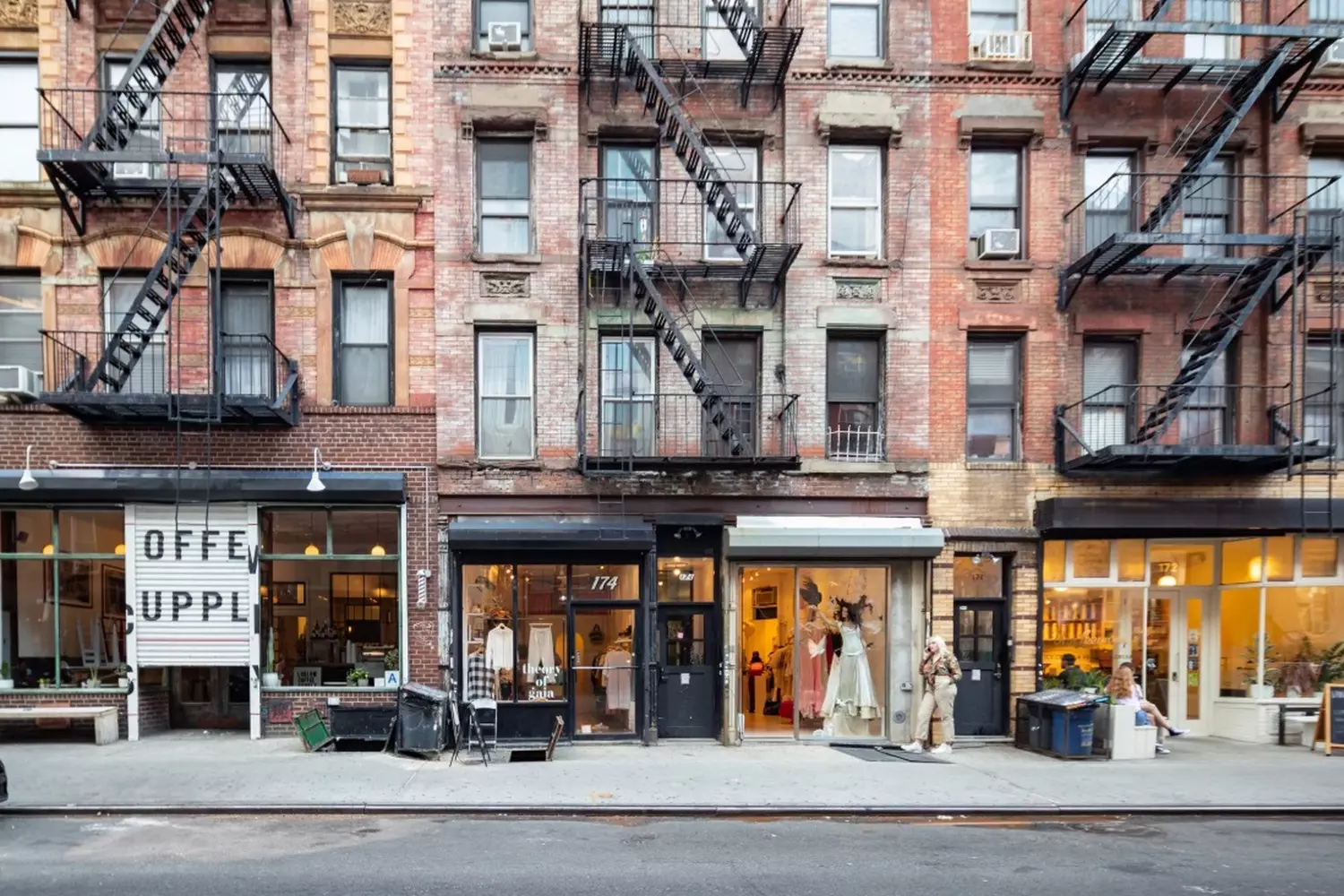 slider - American Butler