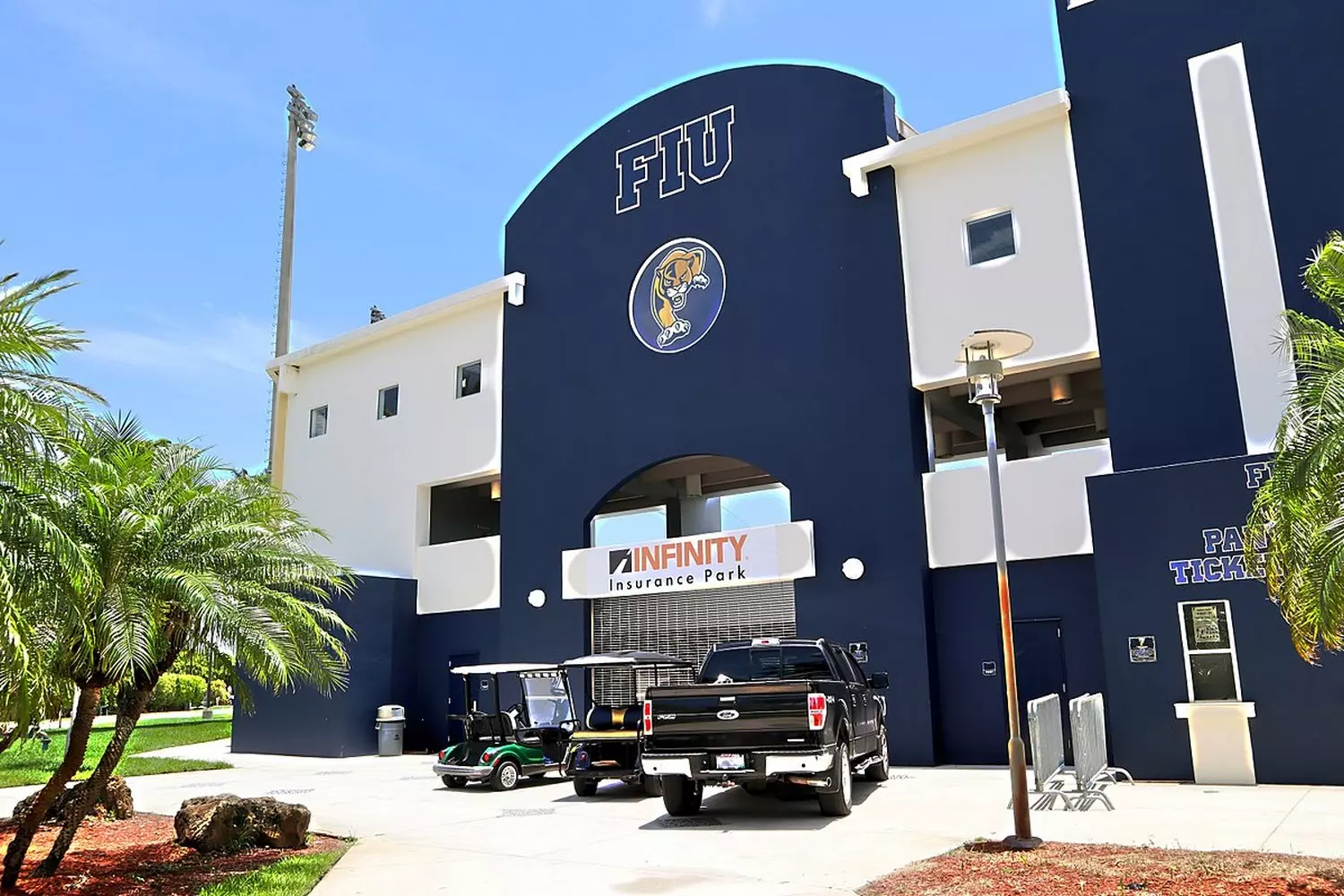 slider - American Butler