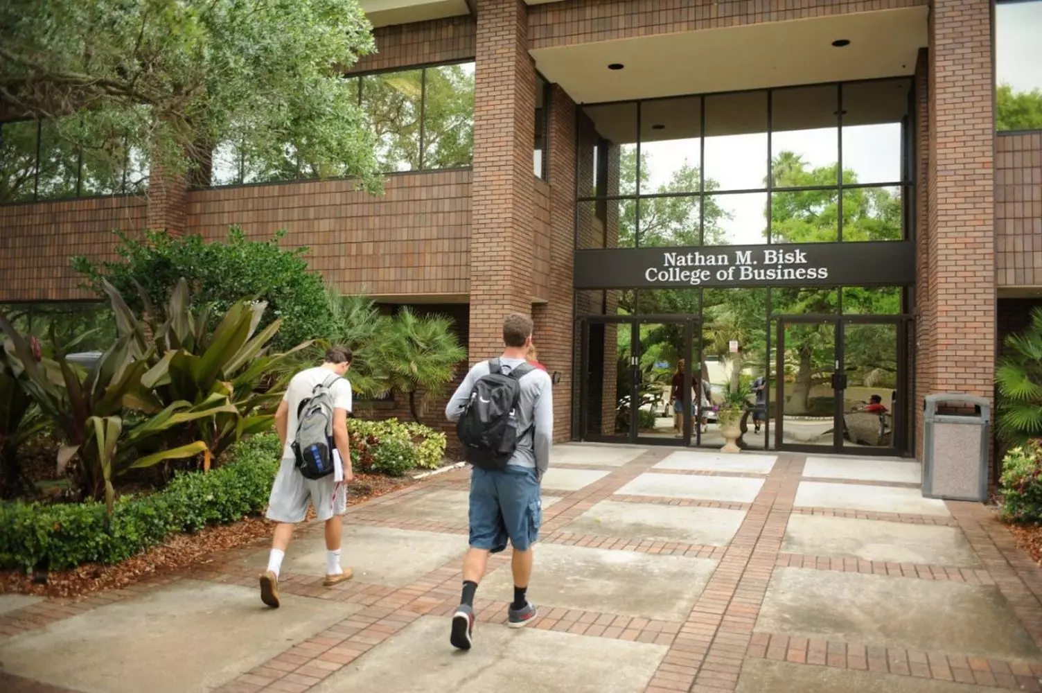 slider - American Butler