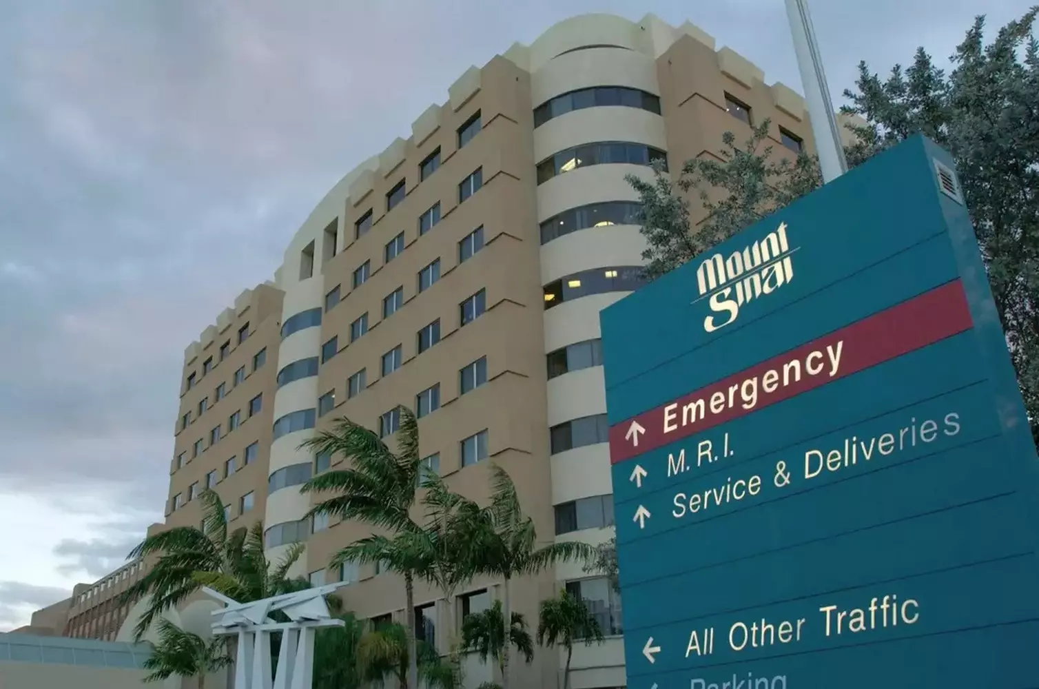 Современный кампус медицинского центра Маунт-Синай, основа оказания медицинской помощи в Майами-Бич с 1949 года Ведущее медицинское учреждение Южной Флориды с 1949 года