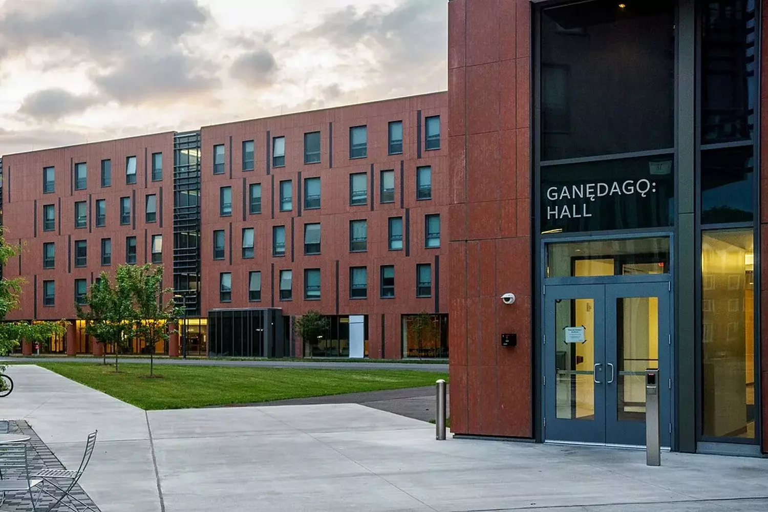 slider - American Butler