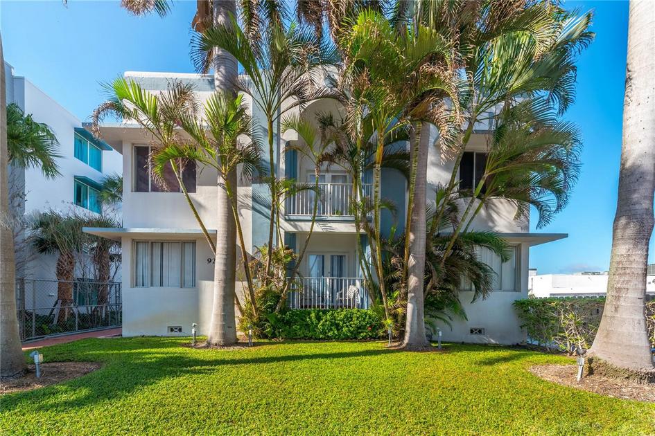 Сёрфсайд в Майами, Флорида - фото недвижимости на продажу или для аренды - American Butler