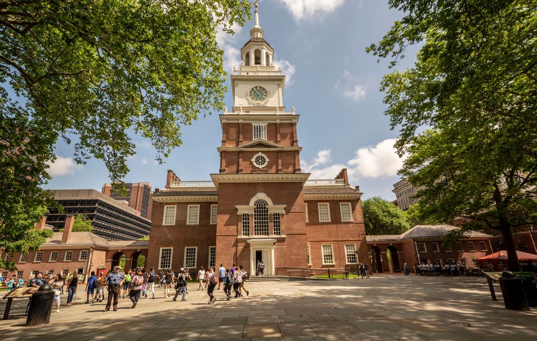 Excursions in Philadelphia — photo Independence Hall — American Butler